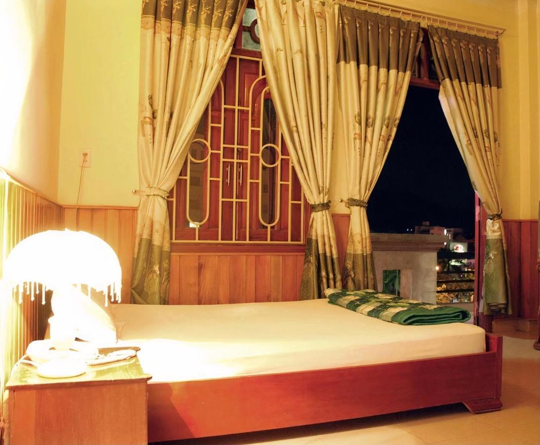 Hai Huong Hotel Куинён Экстерьер фото