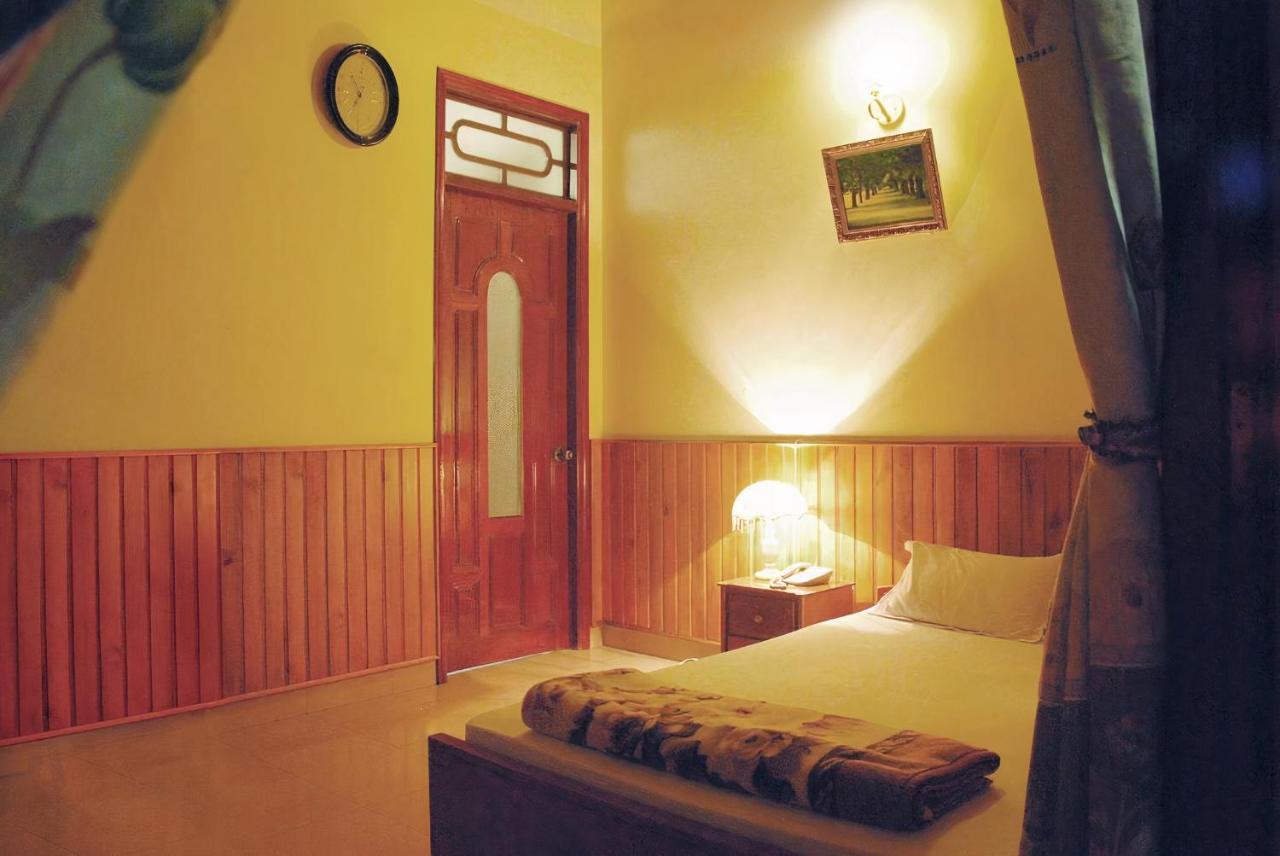 Hai Huong Hotel Куинён Экстерьер фото