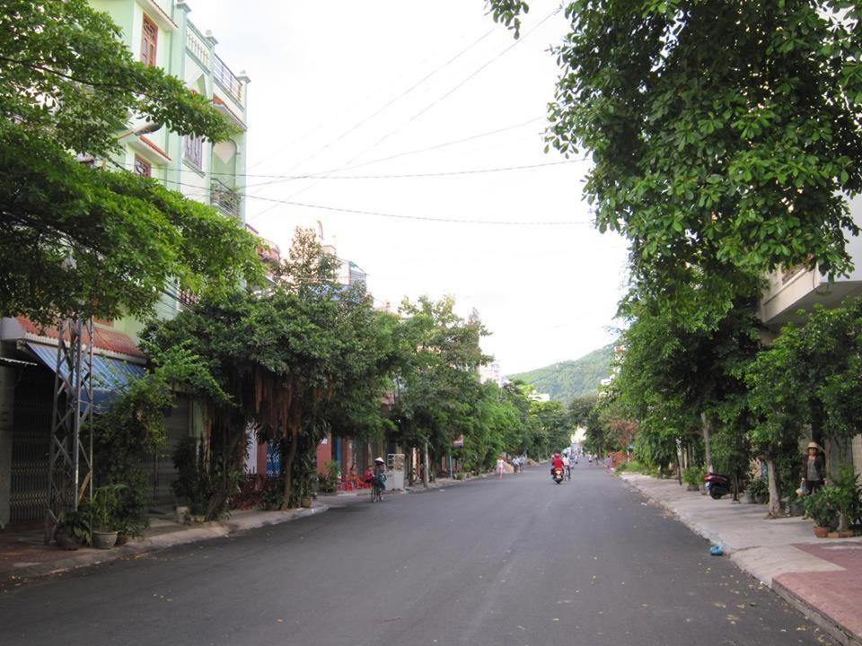 Hai Huong Hotel Куинён Экстерьер фото
